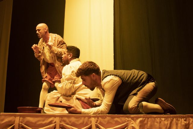 El certamen nacional de teatro amateur Juan Baño cierra su concurso con una oda en clave femenina al papel del cómico clásico