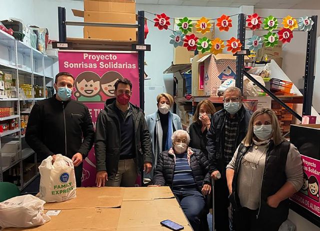 Sonrisas Solidarias apuesta por los materiales reciclados para su belén esta Navidad