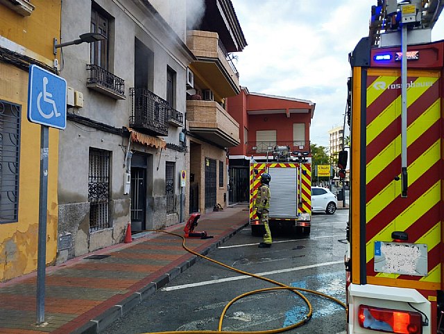 Bomberos extinguen un incendio en las Torres de Cotillas
