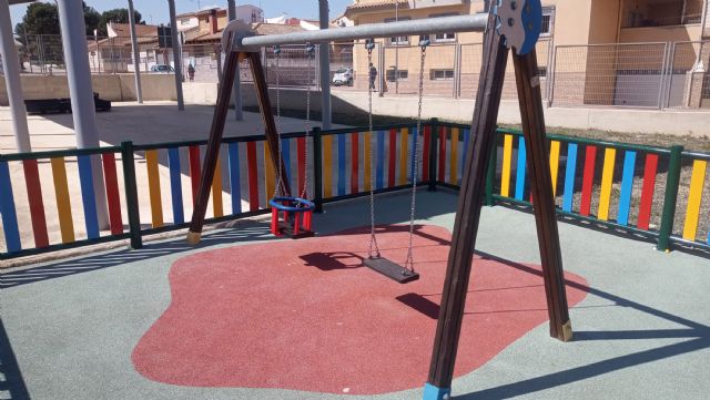 Renovada la zona de juegos infantiles del CAI Titina