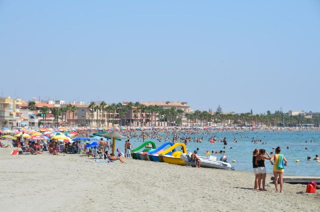 Los mayores torreños tendrán transporte gratuito a la playa todos los miércoles de julio