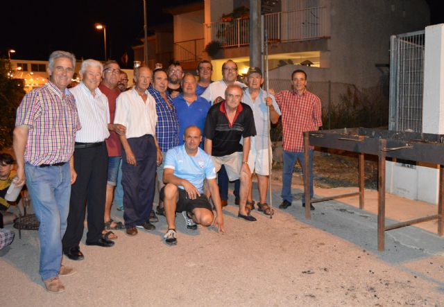 El pregón de Antonio Martínez y la tradicional sardinada inician las fiestas patronales del barrio torreño de San Pedro