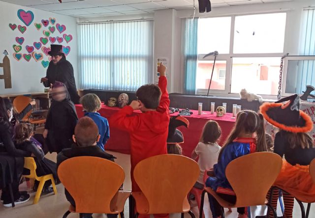 Una tarde terroríficamente divertida en la biblioteca municipal de Las Torres de Cotillas