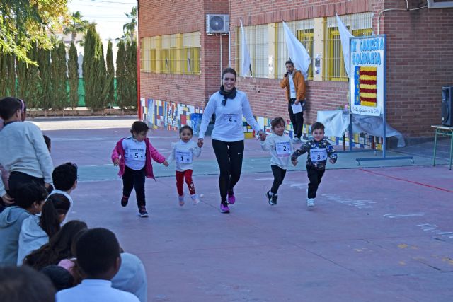 El colegio Vista Alegre celebra el día de la paz corriendo y recauda fondos para el colegio L´Horta de Paiporta