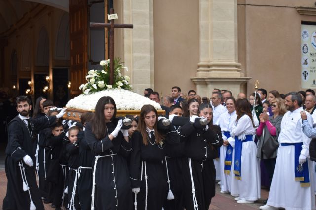 El Resucitado procesiona en Las Torres de Cotillas entre el alborozo y la alegría de sus gentes