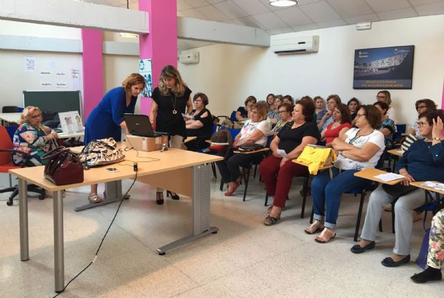 Charla sobre sobre suelo pélvico e incontinencia urinaria para la asociación mujeres 'Isabel González'