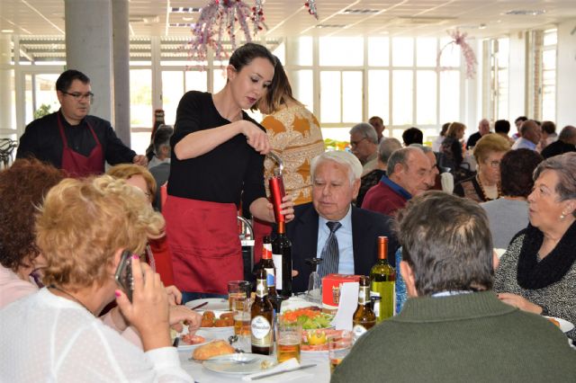 Gran comida de convivencia navideña en el Centro de Personas Personas