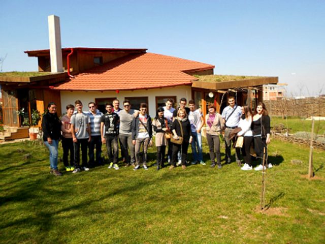 Cuatro alumnos del IES 'Salvador Sandoval' torreño ganan un concurso nacional y viajan a Rumanía