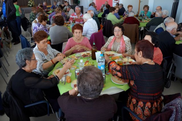 La 'Semana Cultural' del Centro de Día de las Personas Mayores torreño arranca con una gran comida de convivencia