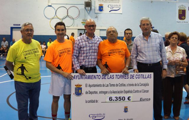 El partido contra el cáncer en Las Torres de Cotillas recauda 6.350 euros