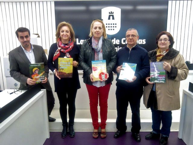 La 'Fundación Carmen Montero Medina' dona libros a cofradías y asociaciones culturales de Las Torres de Cotillas