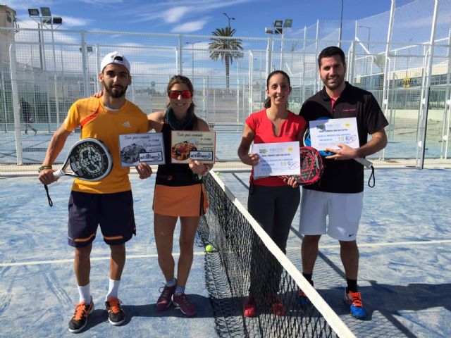 Manolo Fernández y Carol Nadal, campeones del 'II Mini Torneo Mixto de Pádel San Valentín' torreño