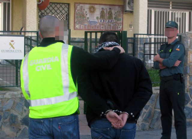 La Guardia Civil localiza y detiene a un delincuente reclamado por cuatro juzgados de la Región