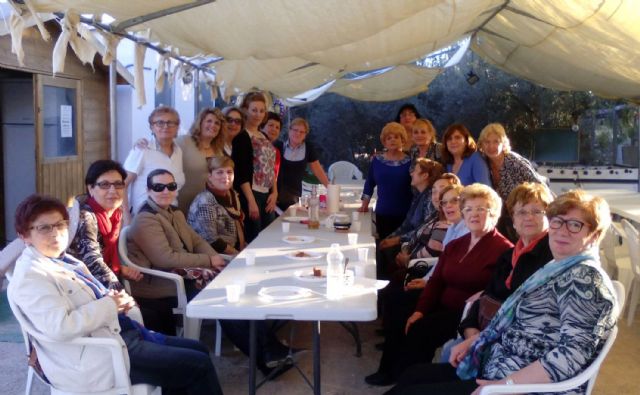 La asociación de mujeres 'Isabel González' torreña, de visita a 'La Granja de María'
