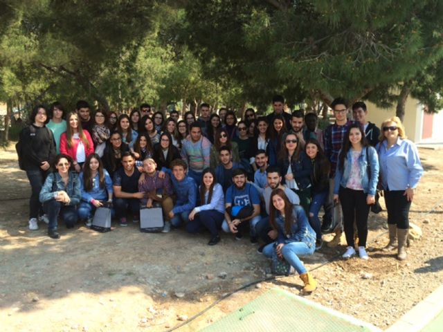 Los alumnos de 2° de Bachillerato del IES 'Salvador Sandoval' torreño visitan la Universidad de Murcia