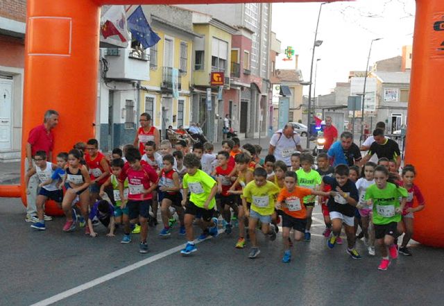 Más de 400 corredores participan en la 'XXI Carrera Popular Nocturna' de las fiestas torreñas