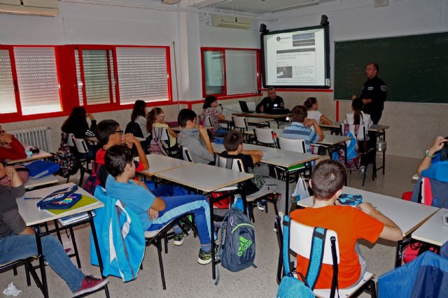 El programa 'Policía Tutor' de Las Torres de Cotillas trabaja para prevenir el acoso escolar