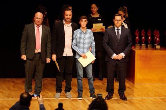 Antonio Guirao, del colegio 'Monte Azahar' torreño, premio regional a la mejor redacción de mérito deportivo