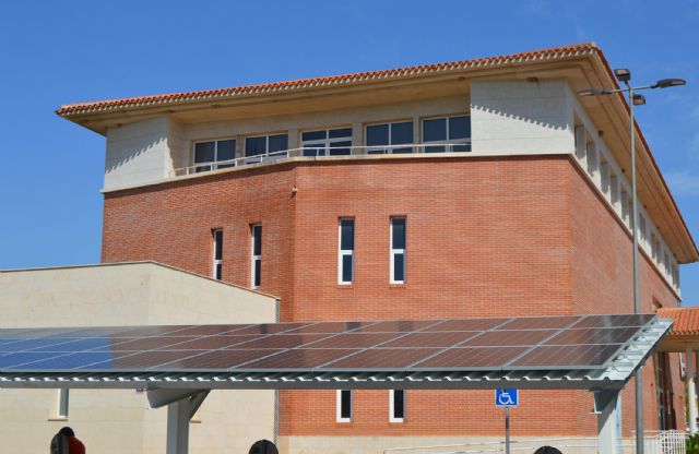 Comienza la instalación del sistema fotovoltaico de la Casa de la Cultura Pedro Serna