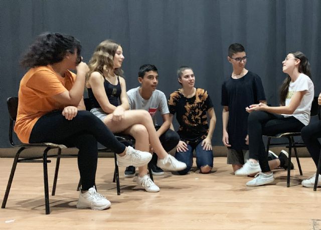 Un taller escolar de teatro fomenta la igualdad de género