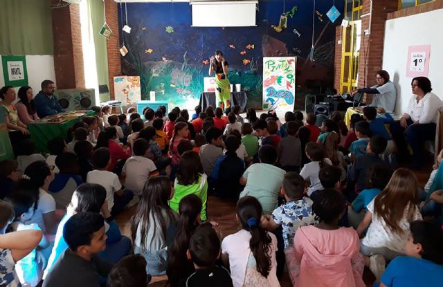Cuentacuentos en los colegios torreños para celebrar el 'Día del Libro'