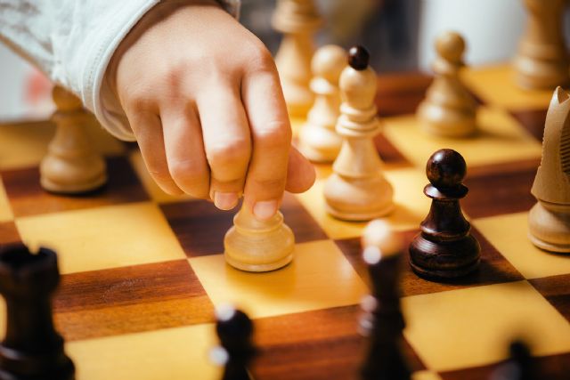 La Casa de la Cultura Pedro Serna ofrece clases de ajedrez hasta mayo