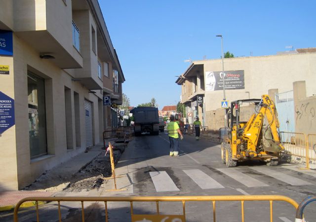 Comienzan las obras para adecuar a la normativa las aceras de la avenida Reyes Católicos