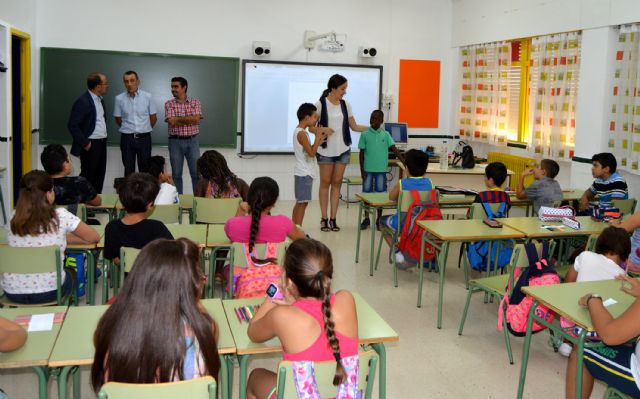 El director general de Universidades e Investigación visita el colegio 'Vista Alegre' en el inicio del curso escolar