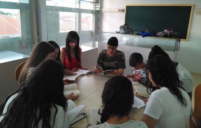 Finaliza el curso del club de literatura juvenil de la biblioteca municipal 'Rosa Contreras'