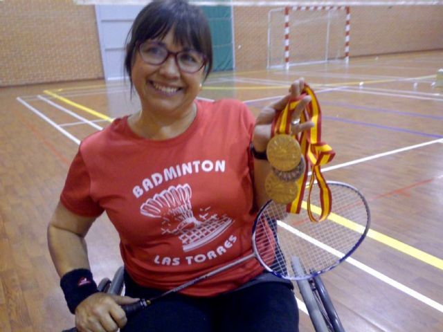 Amalia Martínez, del 'Club Bádminton Las Torres', se cuelga dos oros y una plata en el Nacional de parabádminton