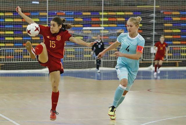 La torreña Cristina Pérez, campeona del 'IV Naciones' de fútbol sala con la selección española