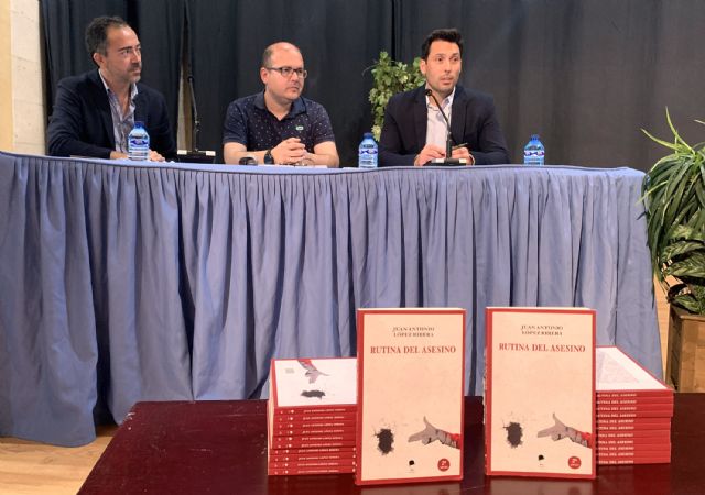 El escritor molinense Juan Antonio López Ribera presenta su 'Rutina del asesino' en Las Torres de Cotillas