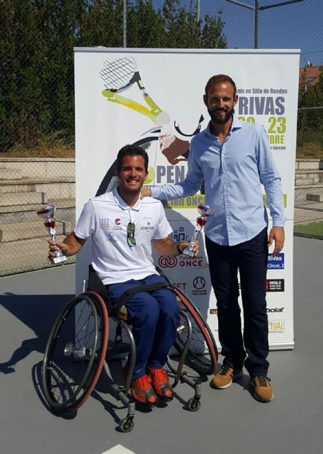 Kike Siscar, de la escuela de tenis 'Las Torres entre Raquetas', doble campeón del 'Open Internacional de Madrid' en silla de ruedas