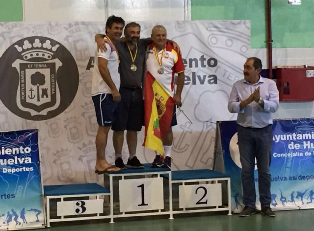 Un jugador torreño de bádminton se cuelga una medalla de oro y otra de plata en los 'VI Juegos Europeos de Policías y Bomberos'