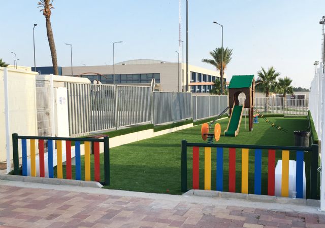Concluye la instalación de un parque infantil en el polideportivo municipal