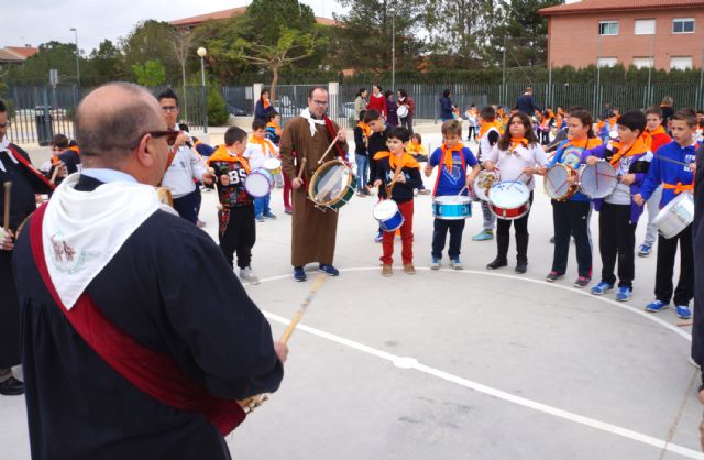 Las Torres de Cotillas calienta motores para su tamborada en el colegio 'Joaquín Cantero'