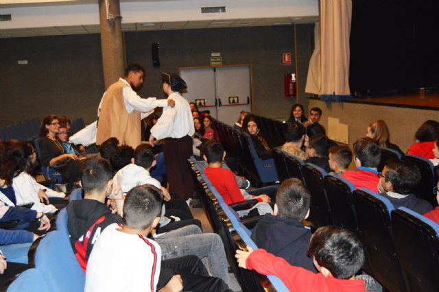 El colegio 'Monte Azahar' hace un guiño teatral a la historia de Las Torres de Cotillas