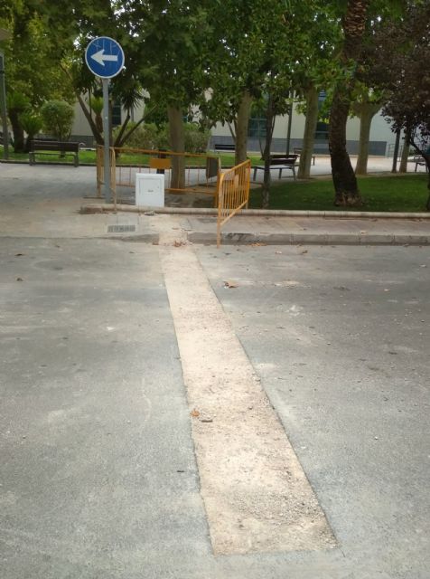 El Ayuntamiento repara en el parque de la Constitución una fuente pública que llevaba dos años sin funcionar