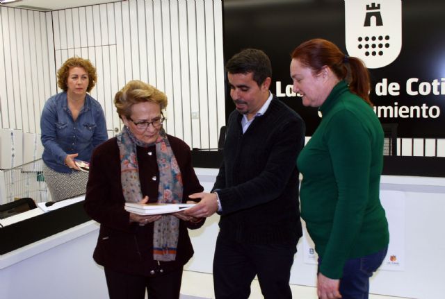 La 'Fundación Carmen Montero' sigue con sus donaciones literarias a las asociaciones culturales de Las Torres de Cotillas