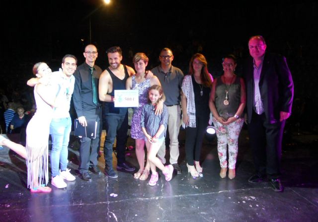 Los premiados disfrutaron con los 2.000 euros en regalos de la campaña estival del 'Área Comercial Las Torres'