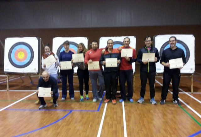 El curso de tiro con arco del club 'Orión' entrega los diplomas a sus participantes
