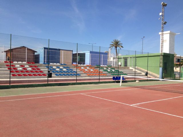 El Ayuntamiento de Las Torres de Cotillas mejora las pistas municipales de tenis