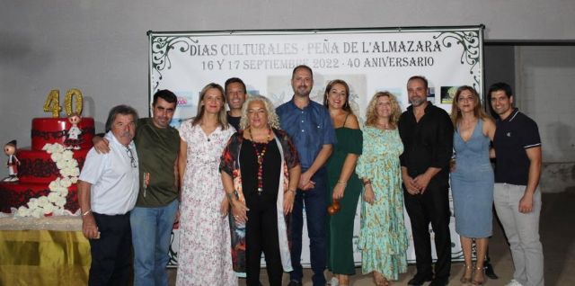 El PP torreño con los socios de 'L' Almazara' en las celebraciones del 40 aniversario