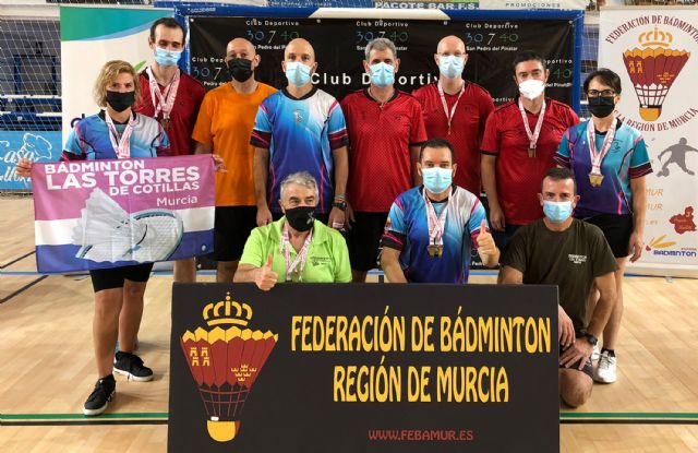 El Bádminton Las Torres logra 21 oros y 5 platas en el campeonato regional sénior