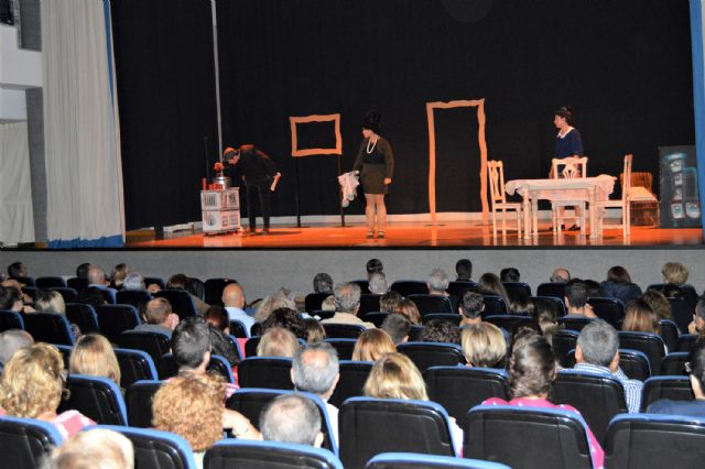 El 'VII Certamen Nacional de Teatro Amateur Juan Baño' disfruta con la 'Cía. Teatro en Construcción' de Elche de su 'Huanita'