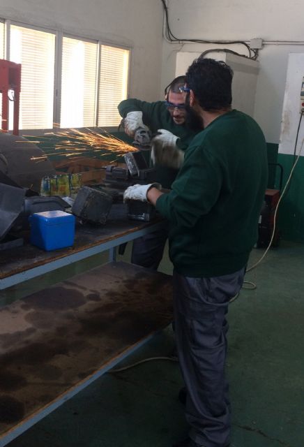 Un taller de fontanería y calefacción-climatización doméstica forma a 15 alumnos en Las Torres de Cotillas