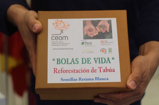 5.000 'bolas de vida' torreñas ayudarán a reforestar el municipio portugués de Tabua