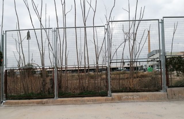 El colegio Valentín Buendía refuerza su valla perimetral para luchar contra el vandalismo