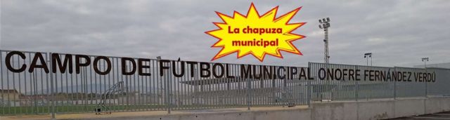 Falta de bancos y perchas en los vestuarios de los campos municipales de fútbol de Las Torres de Cotillas