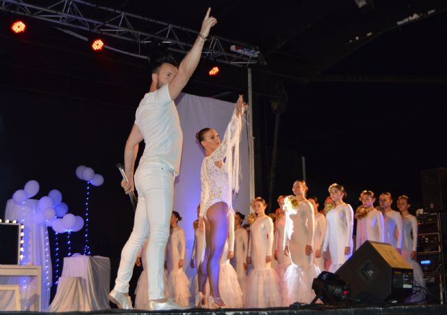 Los integrantes de la academia de danza 'Víctor Campos' protagonizan una gran jornada cultural